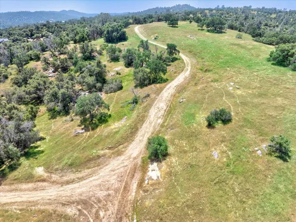 23 Oak Springs Ln, Coarsegold, CA 93614