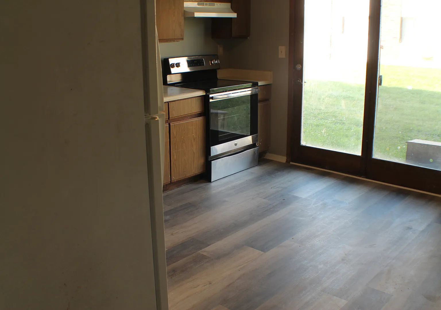 P054 / 2902 Apt 8 - 31 Street - Unit 8 — Photo 4