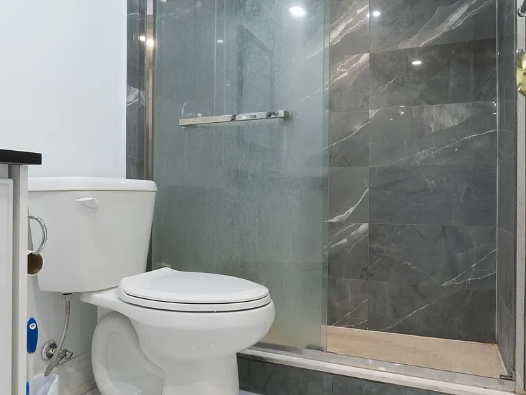 72 Sandford Cres #BASEMENT — Photo 10