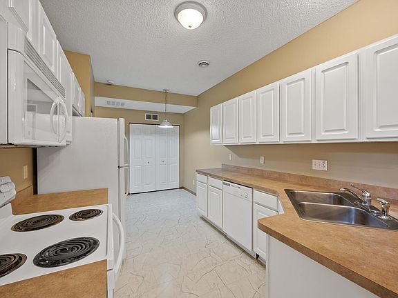 4th image of 5075 Holly Ln N Unit 2