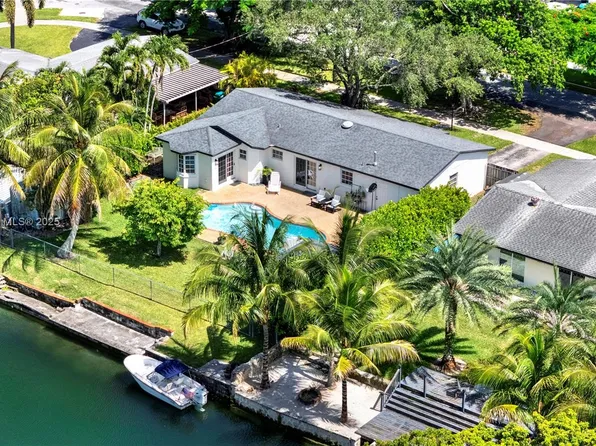 9811 SW 195th St, Cutler Bay, FL 33157