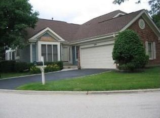 2231 Lake Shore Cir, Arlington Heights, IL 60004
