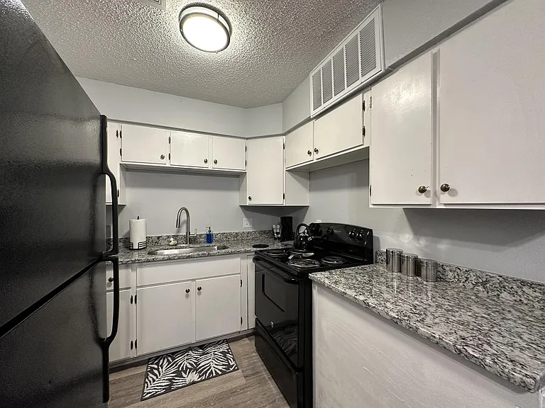 3800 Pine St #4 — Photo 6