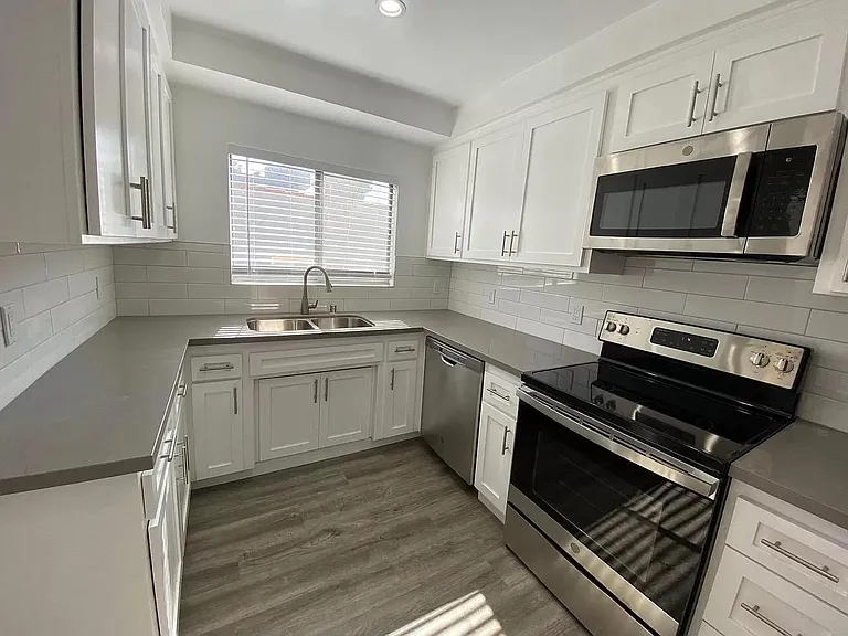 148 S Hayworth Ave #7 — Photo 1
