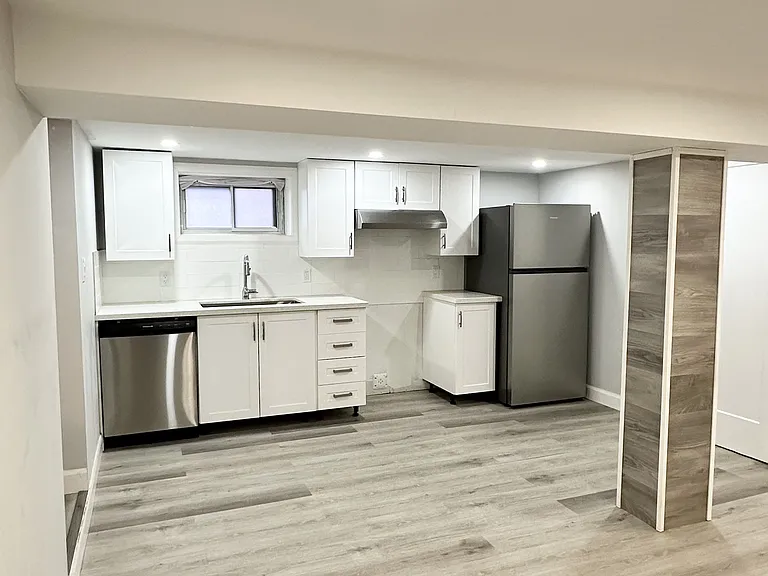 30 Balsam Ave S #BASEMENT — Photo 3