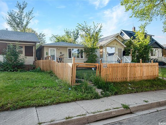 3rd image of 1142 Retallack STREET