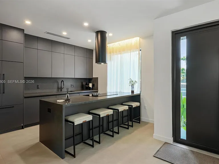 984 SW 10th St #1 — Photo 9