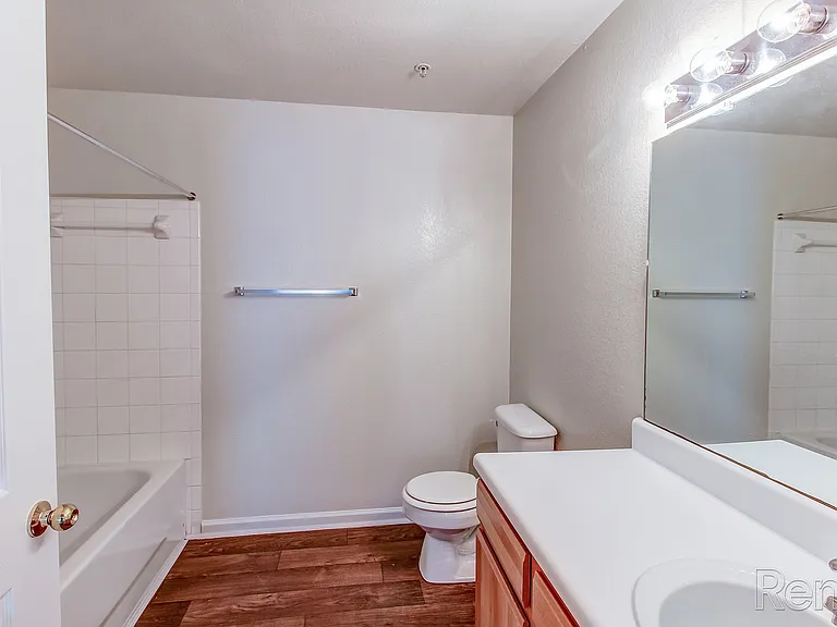 Plymouth Ridge Apartments — Photo 20