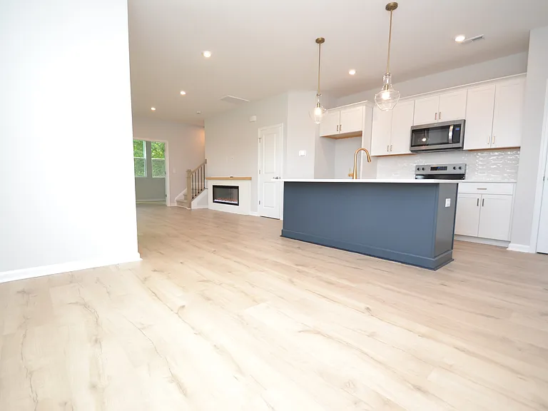 1226 Bessie Ct — Photo 4