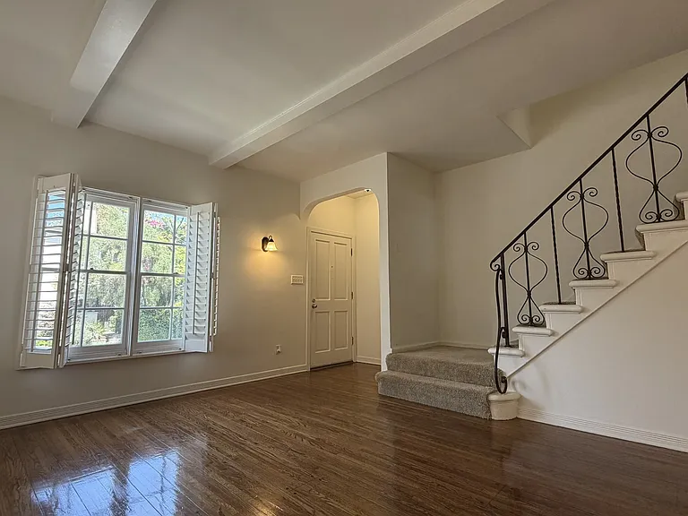 Lindbrook Manor Apartments — Photo 126