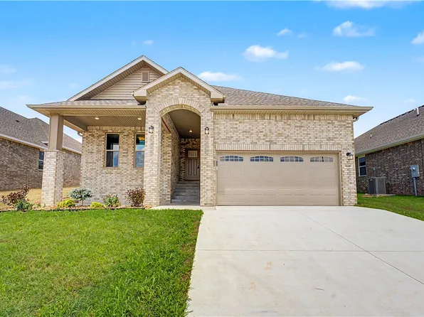 1140 Garrett Ln, Centerton, AR 72719