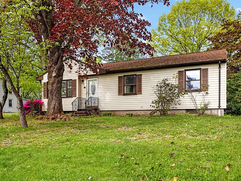 121 Cherry Hill Rd — Photo 2