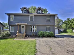 8703 W Sunset Dr, Wonder Lake, IL 60097