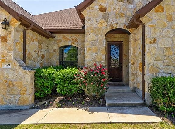 3rd image of 2402 Sweetwater Ln