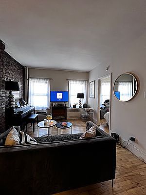 4th image of 186 Prince St APT 4