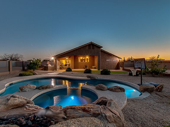 3rd image of 8922 W Calle Lejos