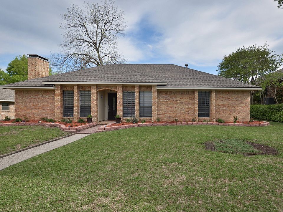 1st image of 804 Village Grn