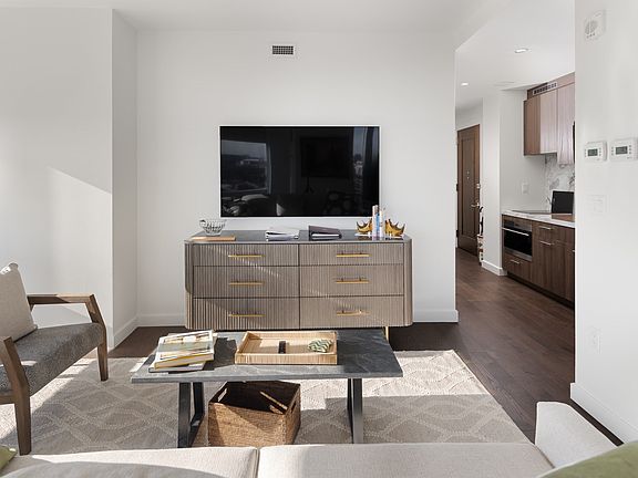 5th image of 430 Stuart St #1505