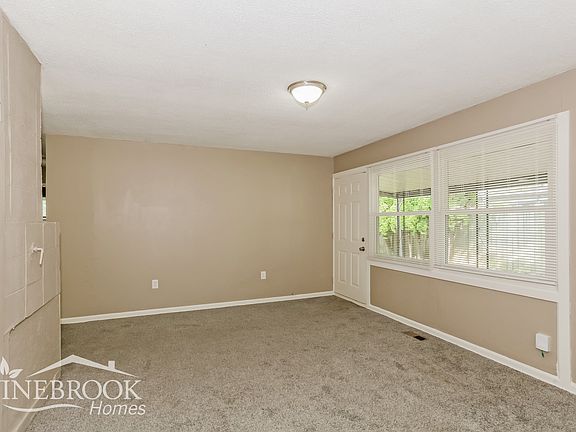 4th image of 2424 Fenwick Ct