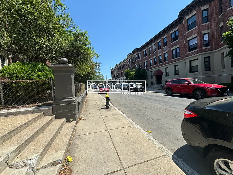 15 Glenville Ave #B6 — Photo 3