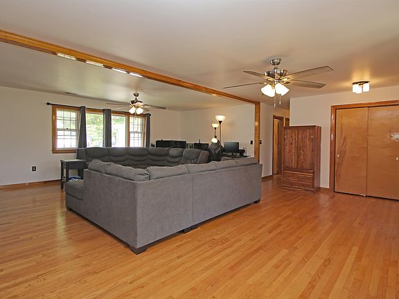 3rd image of 184 Orchard Dr
