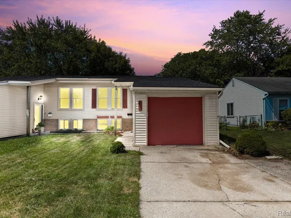 6717 Foxthorn Rd, Canton, MI 48187