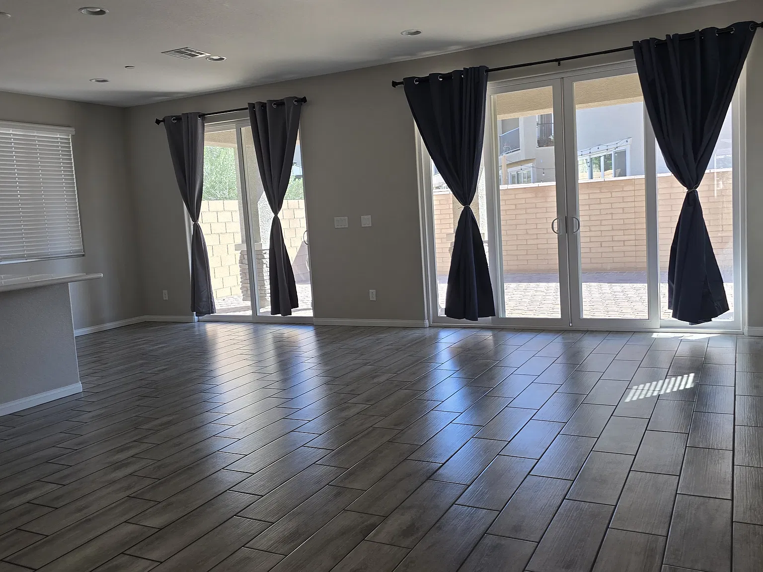 4 bed, 2.5 bath, 1850 sqft, $2,300 — Photo 2