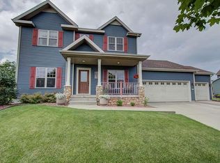 702 N Meadowbrook Ln, Waunakee, WI 53597