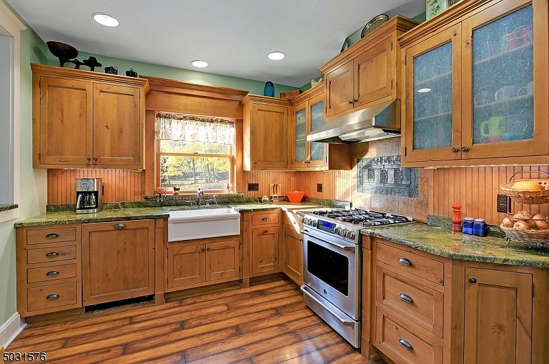 1st image of 528 Russell Ave