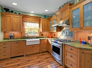 528 Russell Ave, Wyckoff, NJ 07481