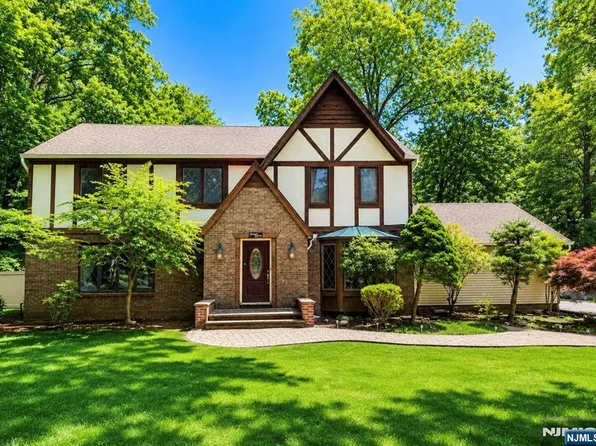 27 Chestnut Ave, Old Tappan, NJ 07675