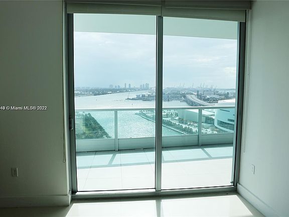 3rd image of 900 Biscayne Blvd APT 2107