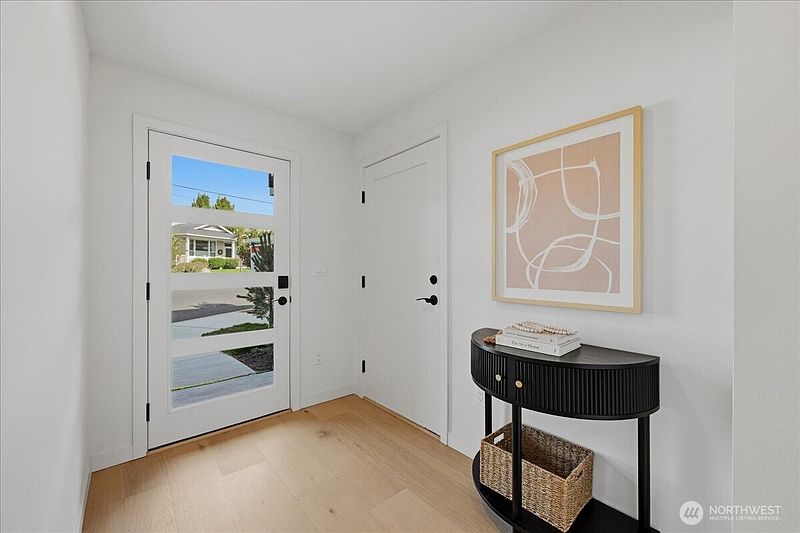 3rd image of 306 Daley Street