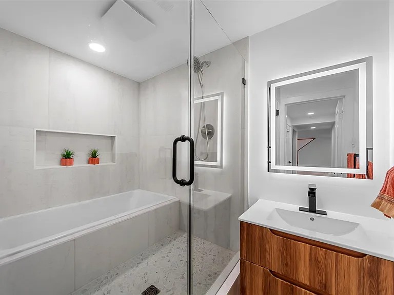 7041 Freemont St — Photo 23