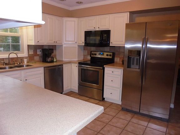 4th image of 5517 N Leslie Dr