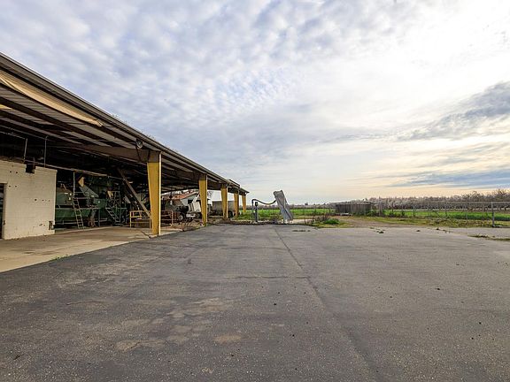 5th image of 618 Wellsford Rd