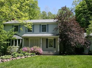 18909 Rivers Edge Dr W, Chagrin Falls, OH 44023