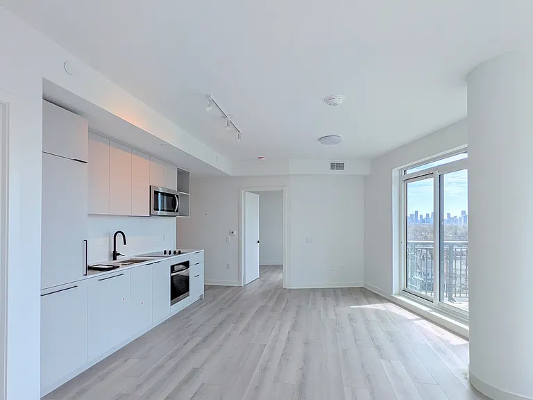 1185 Dupont St #529 — Photo 2