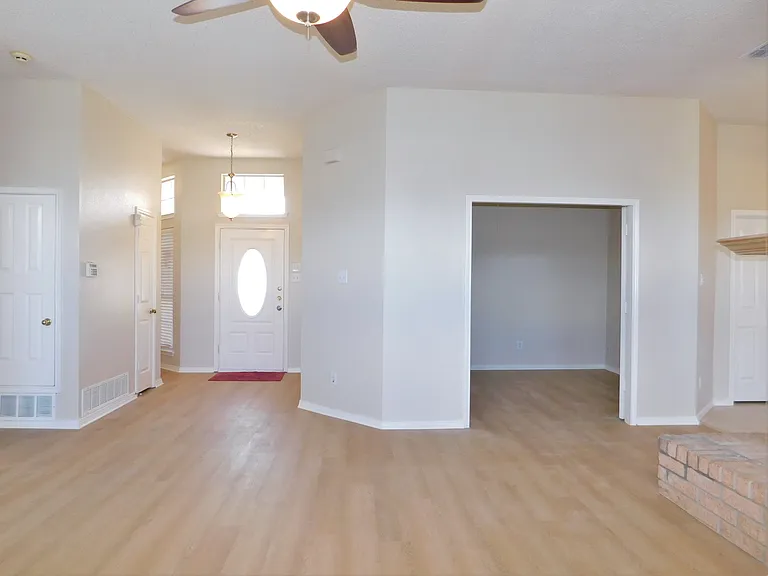 2409 Westview Trl — Photo 4