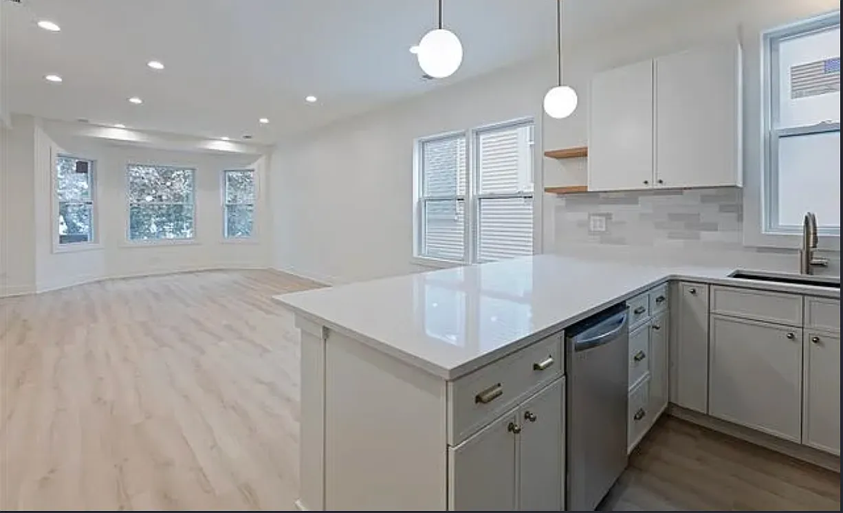 3 bed, 1100 sqft, $2,300 — Photo 2