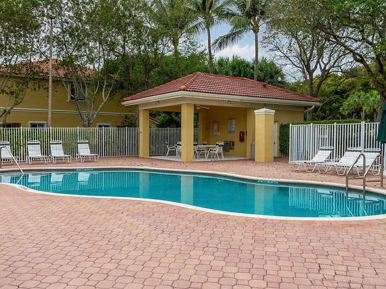 1515 Arezzo Cir — Photo 14