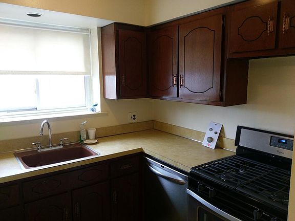 4th image of 1938 Pilgrim Ave #2