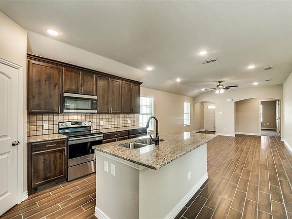 5th image of 2029 Holland St