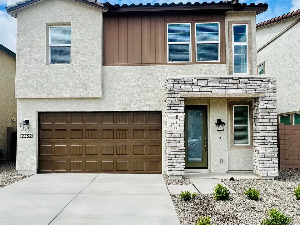 2352 N 79th Pl