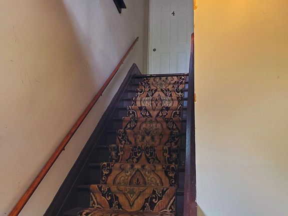 2nd image of 320 W Clinton St #3