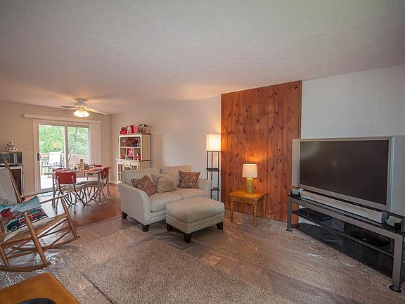 3rd image of 589 Linden Dr