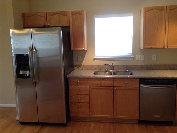 3rd image of 152 Easy St