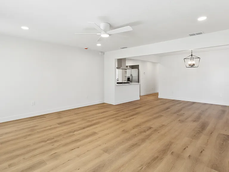 3821 15th Ave — Photo 14