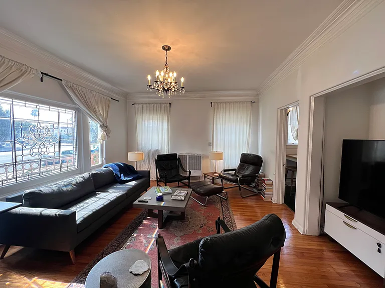 1935 N Vermont Ave #3 — Photo 2