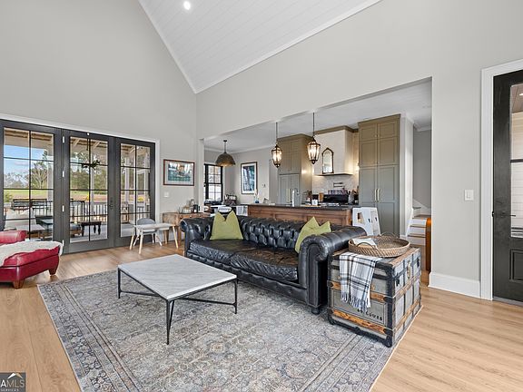 5th image of 677 Lightwood Rd